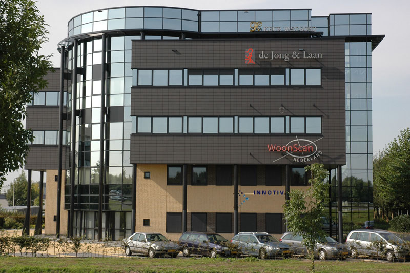 Kantoor te huur op 1e verdieping 360 m2 kantoorruimte.
